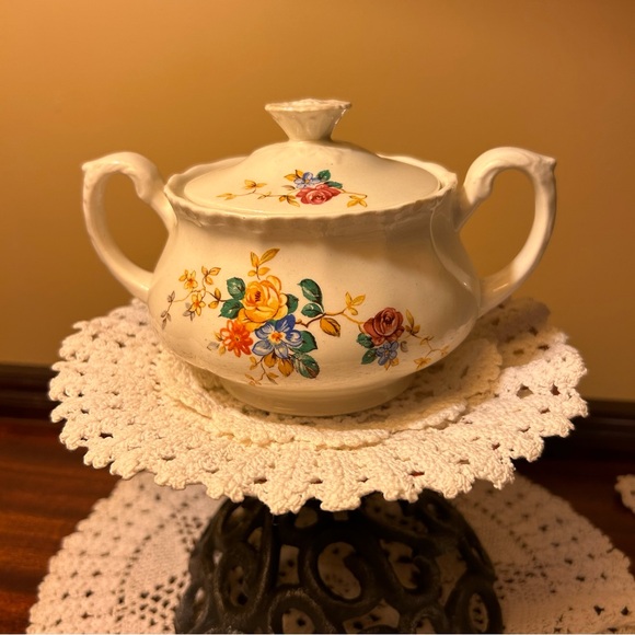 Grindley England "Cream Petal" Creamer and Sugar Bowl Set with gravy boat - Picture 3 of 7